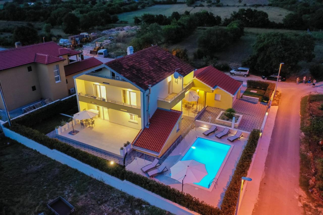 Villa Petra S Bazenom, Rostiljem I Parkingom Задар Экстерьер фото